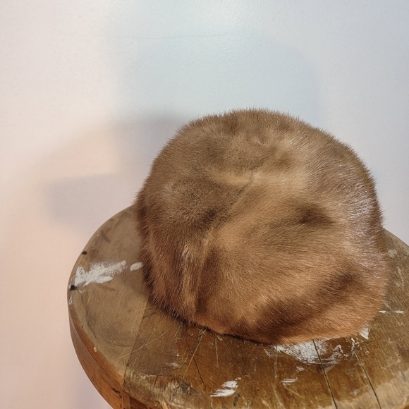 100% real fur vintage hat. Made in Canada. Small. - Picture 4 of 13